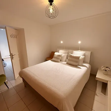 Holiday home La Pomponette Climatisee Ecrin De Verdure A Deux Pas Du Centre